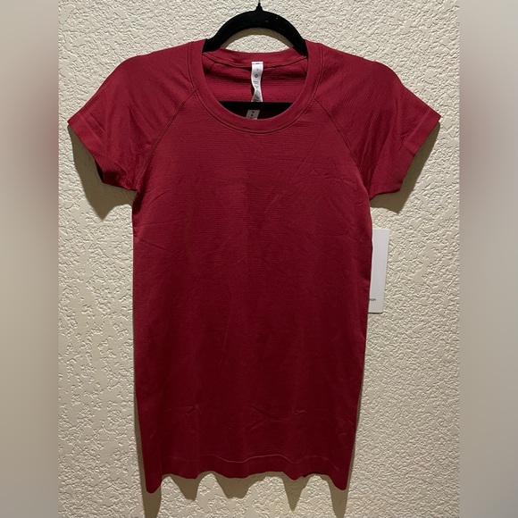 Lululemon NWT Swiftly Tech Short Sleeve 2.0 Hip Length Red Size 6 - Picture 3 of 5